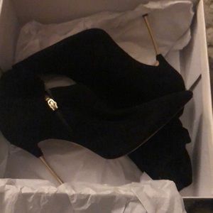 One Time wear! Need a place to call home!